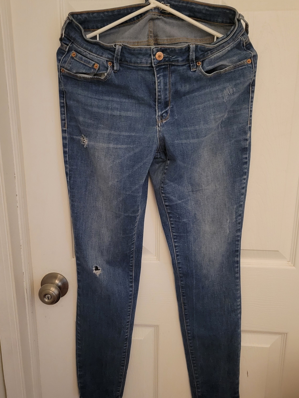Old Navy Women's Skinny Jeans - Blue Distressed Denim